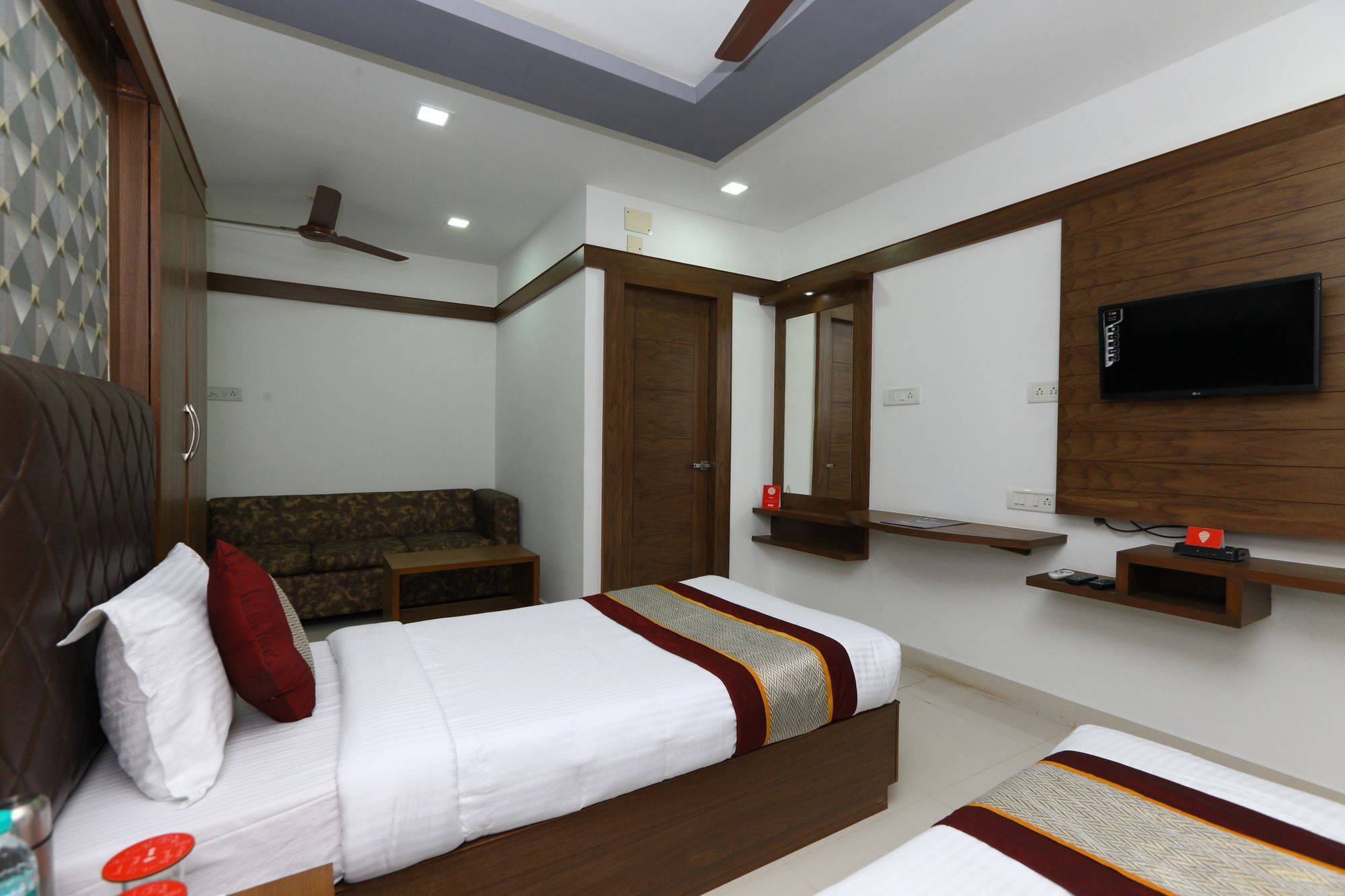 Hotel Oyo 6626 Khaleej Residency Chennai Exterior foto